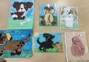 Prace konkursowe przedstawiające kundelki