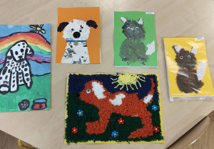 Prace konkursowe przedstawiające kundelki