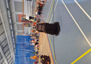 Przywitanie przez nauczycielki dzieci na balu jesieni