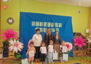 finaliści konkursu wraz z jury